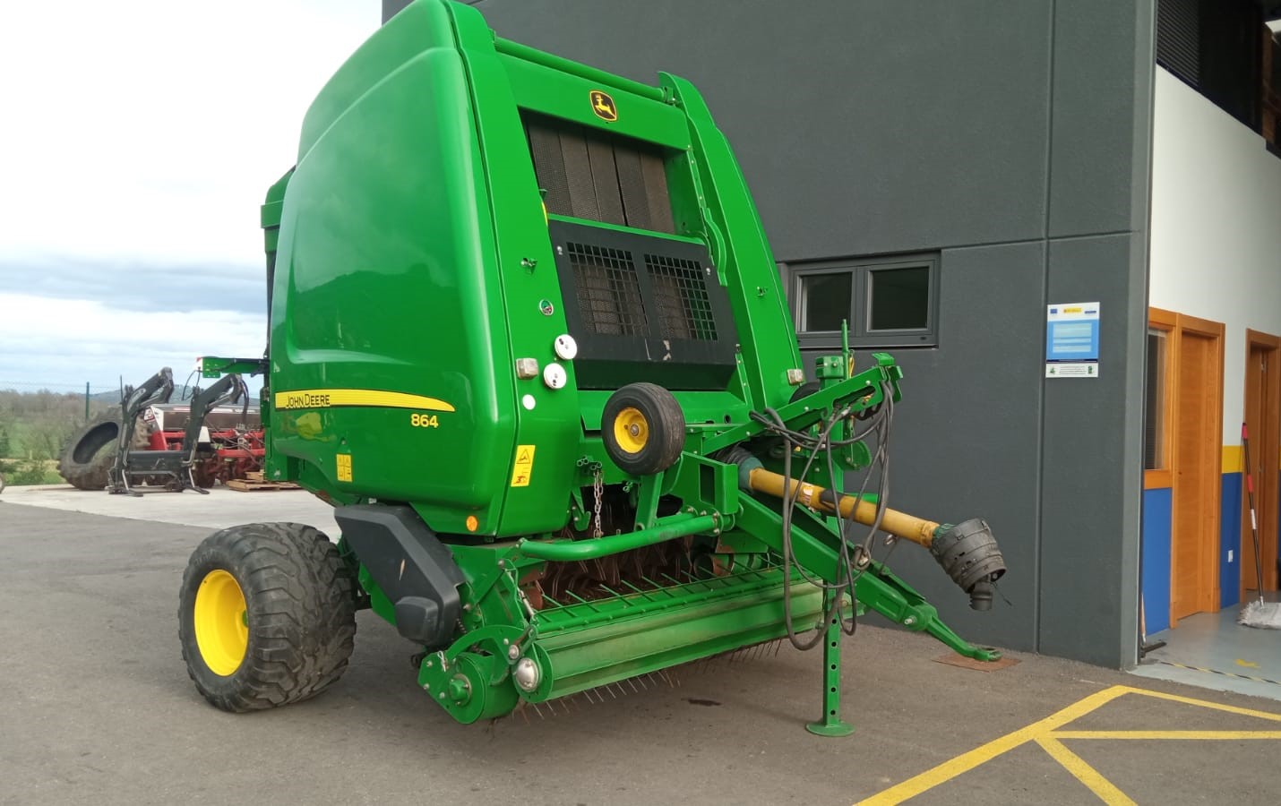 John Deere  864